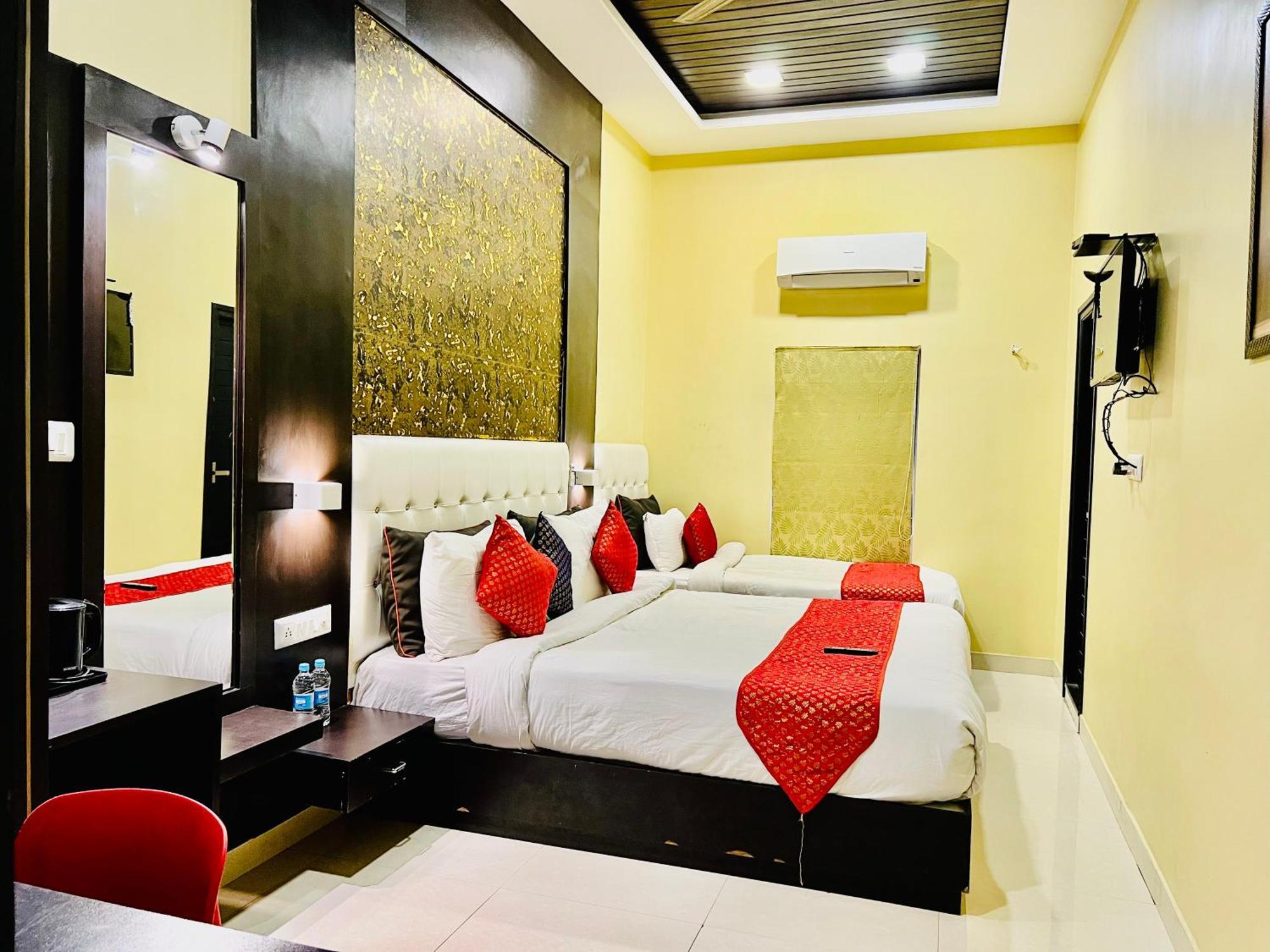 Hotel Grand Bhagwat, Udaipur Ngoại thất bức ảnh