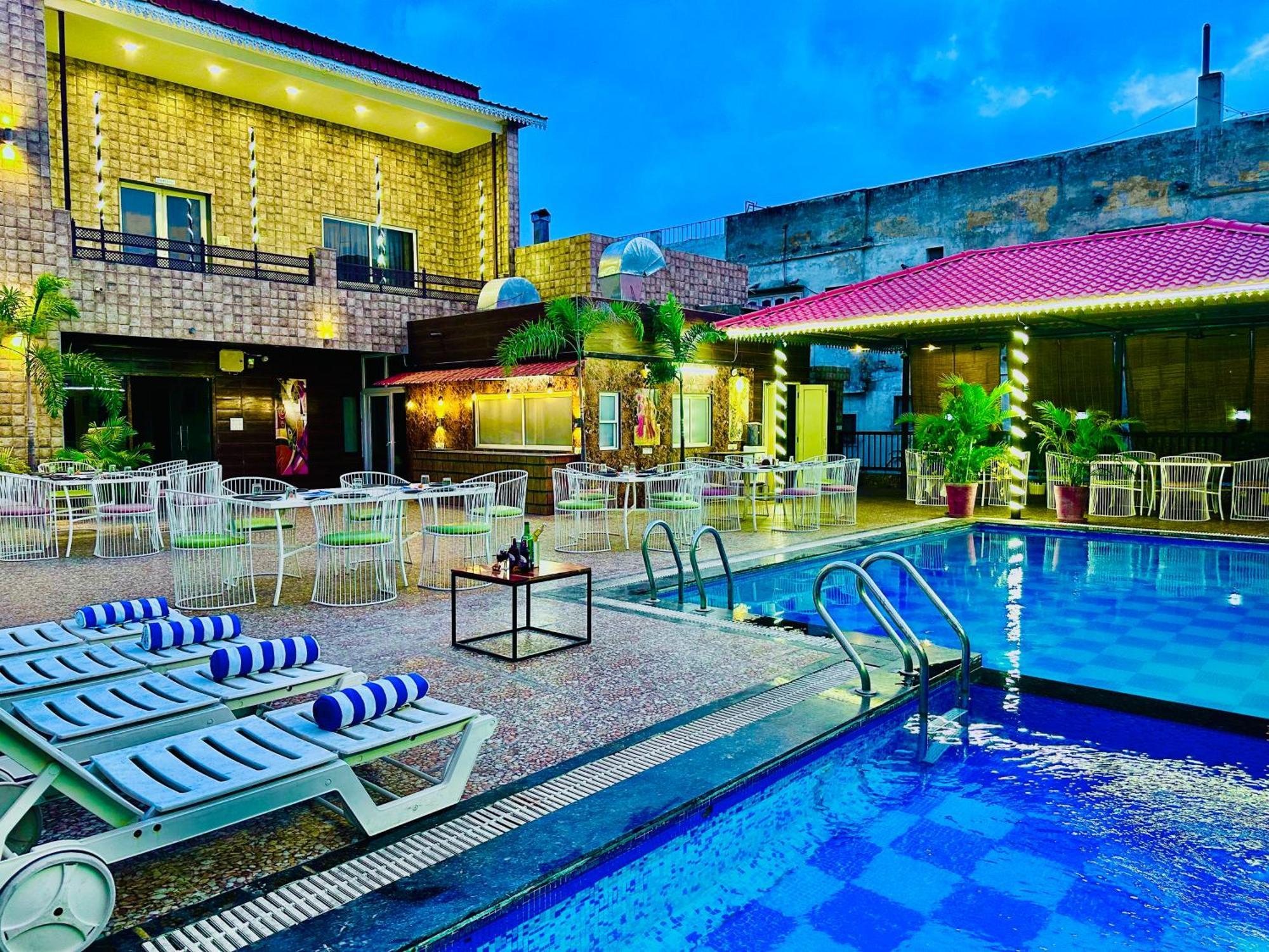 Hotel Grand Bhagwat, Udaipur Ngoại thất bức ảnh