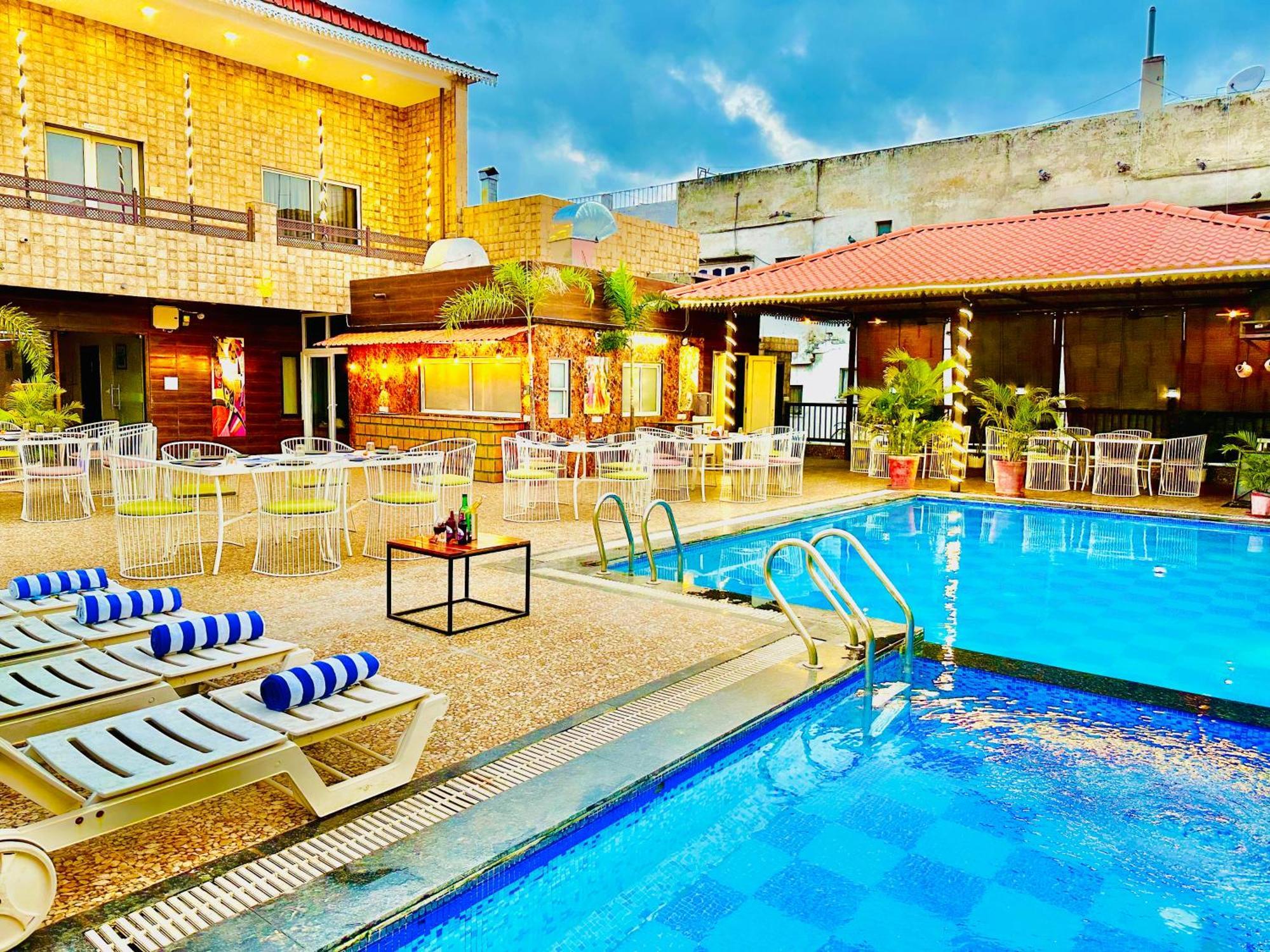 Hotel Grand Bhagwat, Udaipur Ngoại thất bức ảnh