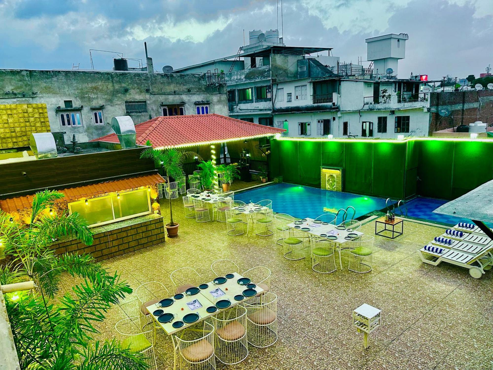 Hotel Grand Bhagwat, Udaipur Ngoại thất bức ảnh