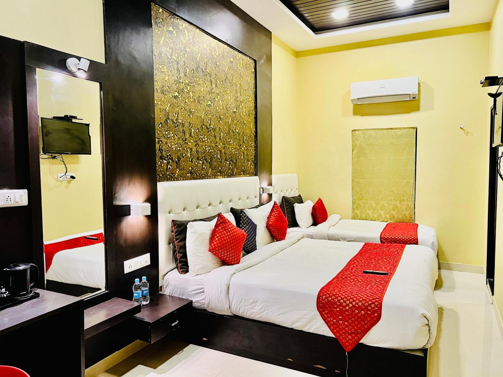 Hotel Grand Bhagwat, Udaipur Ngoại thất bức ảnh