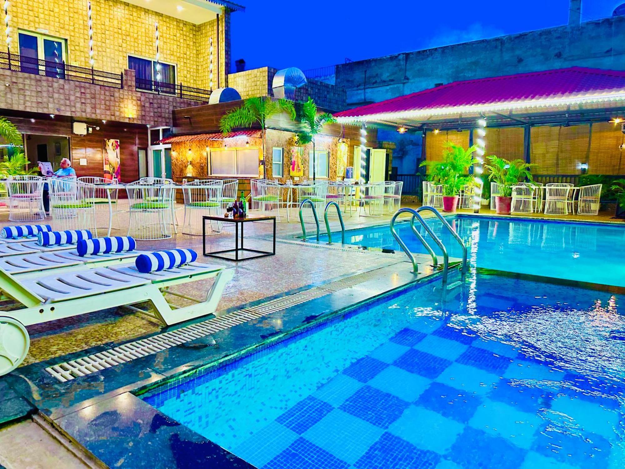 Hotel Grand Bhagwat, Udaipur Ngoại thất bức ảnh